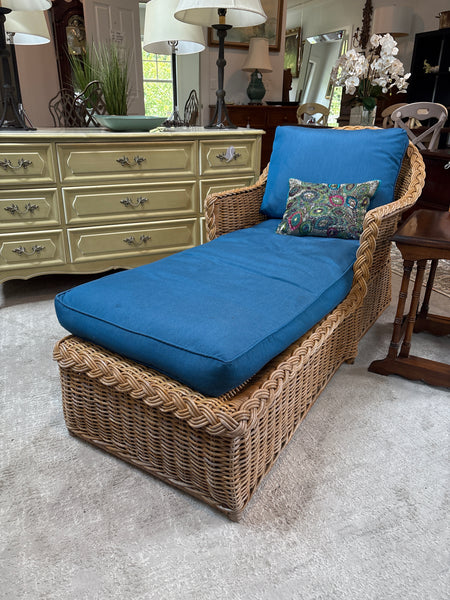 Wicker chaise