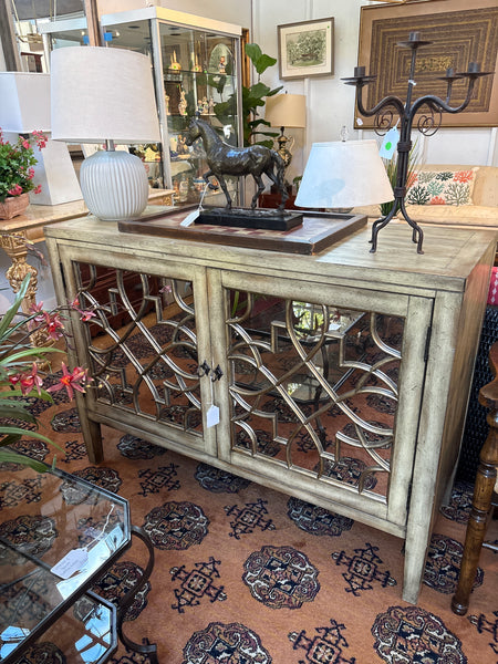Mirror cabinet